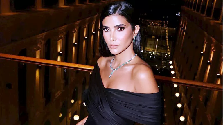 بفستان جريء.. ريم سامي بجلسة تصوير في ثاني أيام مهرجان البحر الأحمر (ص