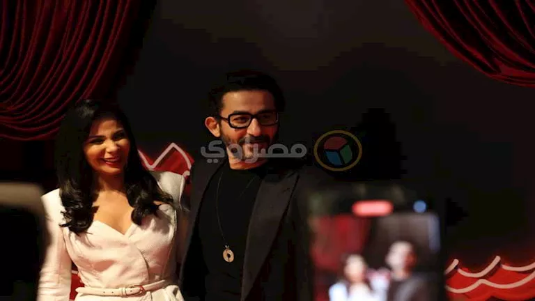 كالعروس”.. منى زكي بفستان أبيض في العرض الخاص لفيلم “الست