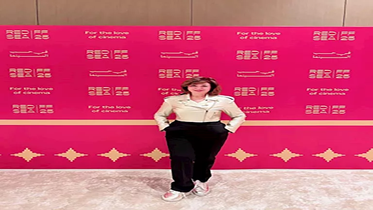 إلهام شاهين تشارك صورا مع عدد من الفنانين: “بحب أهل الفن جدًا”