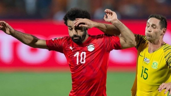 ركلة جزاء.. محمد صلاح يسجل الهدف الأول لـ منتخب مصر في مرمى جنوب أفريقيا