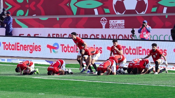 أداء ملحمي رغم النقص العددي.. ملخص فوز منتخب مصر على جنوب أفريقيا