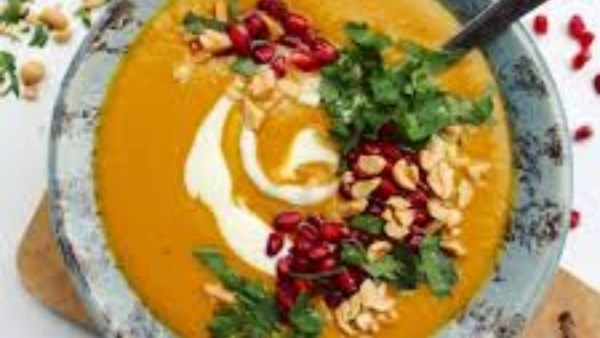 أكلة العدس ملك الشتاء.. قيمة غذائية عالية وفوائد صحية| وصفات جديدة