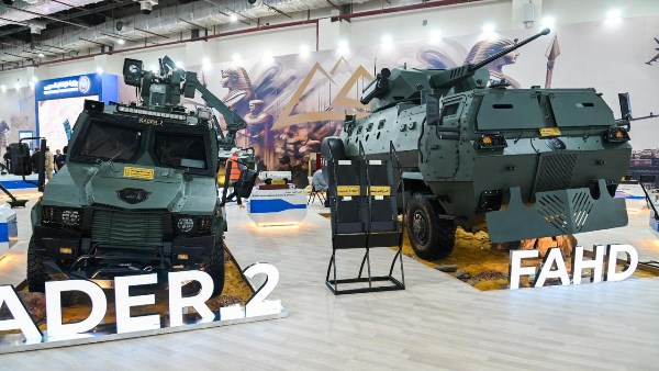 مسيرات أرضية وجوية وأجهزة تشويش وتصنيع أجزاء من الطائرة رفال.. جناح متميز للهيئة العربية للتصنيع في معرض إيديكس 2025