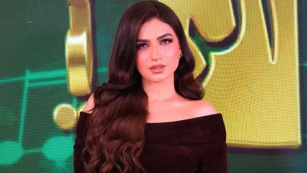 ياسمين عز بإطلالة ملفتة وأنيقة في أحدث ظهور لها.. صور