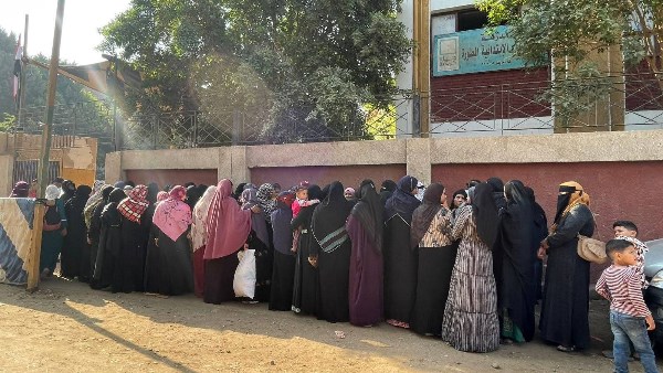 ضبط رشاوى انتخابية خارج مدرسة الشهيد محمد هاشم