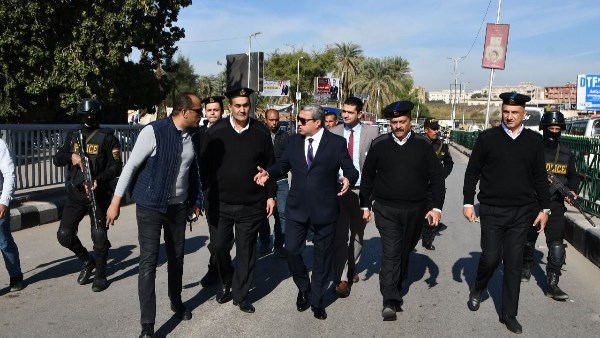 مدير أمن أسيوط يقود حملة لإزالة الإشغالات والتعديات في شوارع المدينة| صور مدير أمن أسيوط يقود حملة لإزالة الإشغالات والتعديات في شوارع المدينة| صور