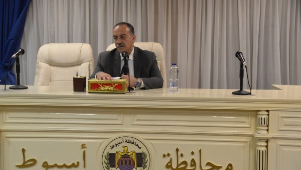 محافظ أسيوط يطلق مبادرة كوب لبن لكل طفل لدعم الفئات الأولى بالرعاية والأكثر احتياجا