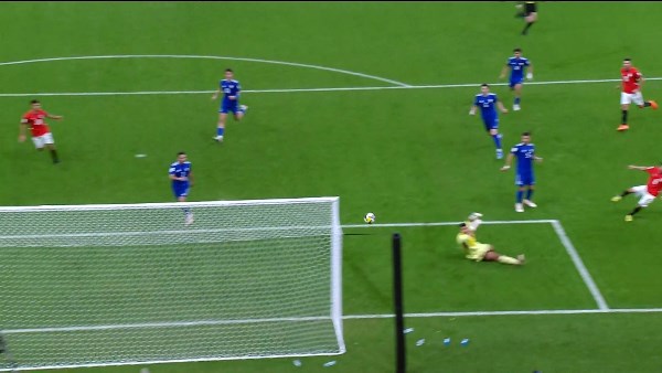 مشادة بين مروان حمدي ولاعب منتخب الكويت بعد انتهاء المباراة