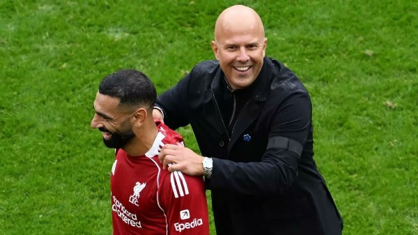 هل انتهت أزمة محمد صلاح وآرني سلوت بعد عودته لقائمة ليفربول؟