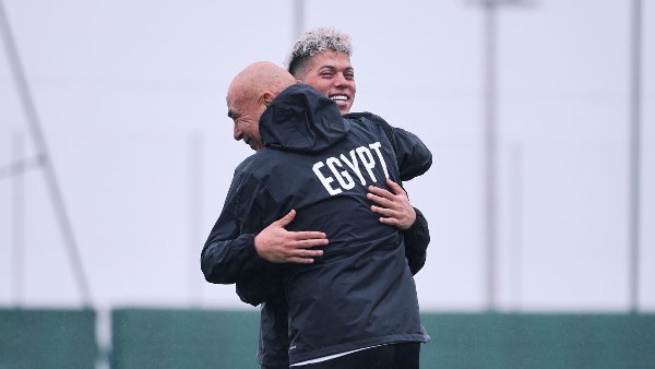 إعلامي يكشف حقيقة خلافات إمام عاشور وحسام حسن داخل معسكر الفراعنة