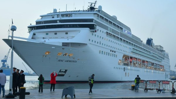 أكثر من 100 مُصاب.. تفشي فيروس خطير على متن سفينة سياحية حول العالم