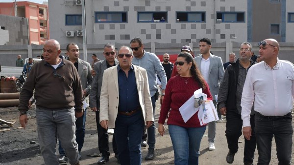 محافظ بورسعيد يشدد على إزالة التعديات وإغلاق محلات فرز القمامة بمنطقة C6 محافظ بورسعيد يشدد على إزالة التعديات وإغلاق محلات فرز القمامة بمنطقة C6