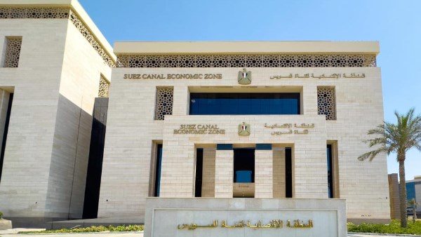 اقتصادية قناة السويس تنفي رسو سفينة تحمل معدات عسكرية وأسلحة بميناء بورسعيد