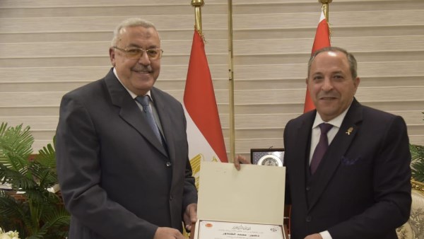 تقديرًا لجهودهم في دعم التنمية.. محافظ بورسعيد يكرم عددا من قيادات المشروعات