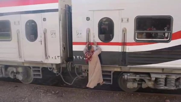 «سلامتك تهمنا».. وزارة النقل تحذر من السلوكيات الخطرة على السكك الحديدية