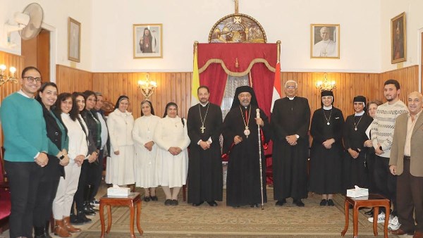 الأنبا إبراهيم إسحق يستقبل ممثلي المدارس والمؤسسات بالإيبارشية للتهنئة بعيد الميلاد