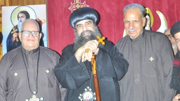 سيامة دياكونين جديدين لكنيسة «الملاك ميخائيل» بقرية المعصرة | صور