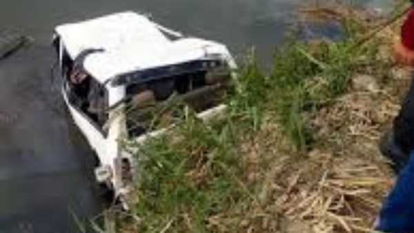 سقوط ميكروباص في ترعة المريوطية بالجيزة