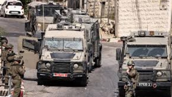 قوات الاحتلال الإسرائيلي تقتحم بلدة حزما شمال القدس