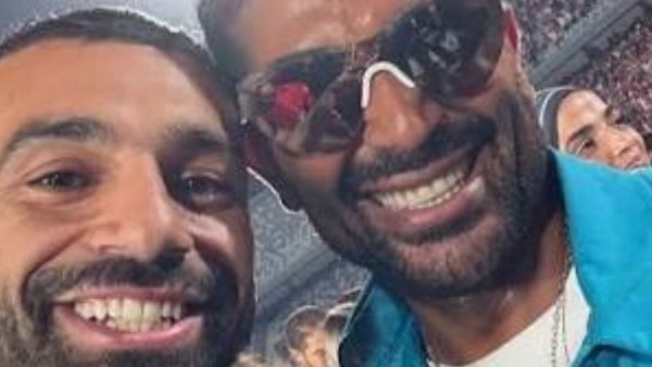 أحمد سعد يهدي محمد صلاح أغنية فخر العرب المصري ..فيديو