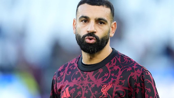 إعلامي يدعم محمد صلاح في أزمته: الملك المصري