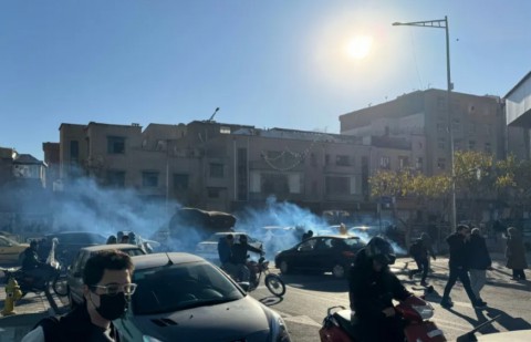 الموساد الإسرائيلي يؤكد أنه يدعم المتظاهرين الإيرانيين “على الأرض” ويدعوهم لتكثيف حراكهم