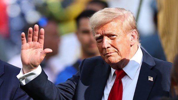 ترامب يعلن سحب قوات الحرس الوطني من شيكاغو ولوس أنجلوس وبورتلاند