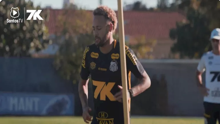 نيمار يحسم مستقبله الكروي مع سانتوس