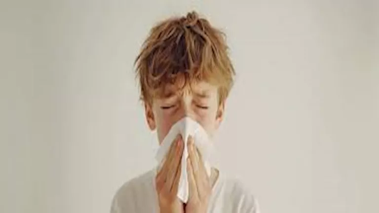 منها ضيق التنفس.. أعراض إنفلونزا تستدعي تدخلًا عاجلًا