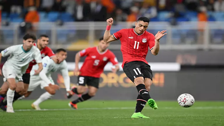 تعليق مثير للجدل لنجم الأهلي السابق عن أداء مصطفى محمد مع منتخب مصر