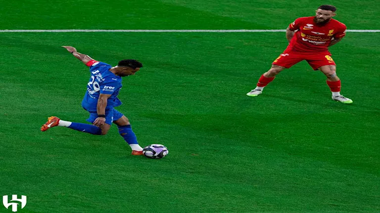 القادسية يعود إلى المربع الذهبي بتعادل ثمين أمام الهلال