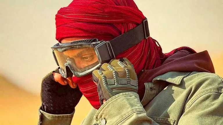 محمد إمام ملثما في أحدث صوره.. ويعلق: “الكينج هيدغدغها في رمضان”