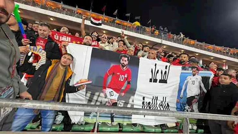 “ملك اللعبة”.. رسالة خاصة من الجماهير لمحمد صلاح في مباراة كوت ديفوار