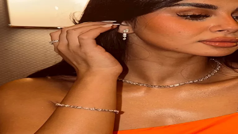 بعد حديثها عن عمليات التجميل.. 20 صورة للفنانة منة عرفة