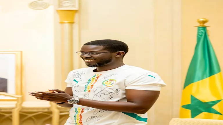 4 صور لرئيس السنغال خلال احتفاله بالفوز على مصر