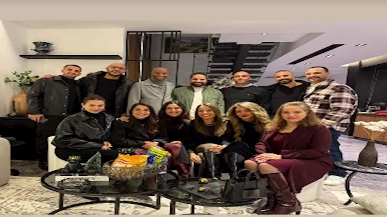 شيكابالا يحتفل بالكريسماس مع زوجته