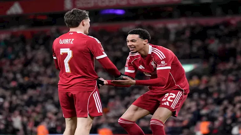 إيرادات المتصدر أكثر من بليون يورو.. أغنى 10 أندية في العالم