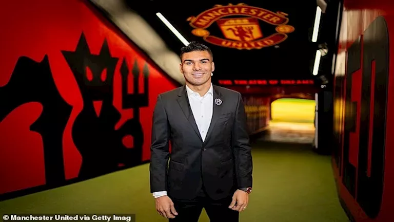 مانشستر يونايتد يعلن رحيل كاسيميرو