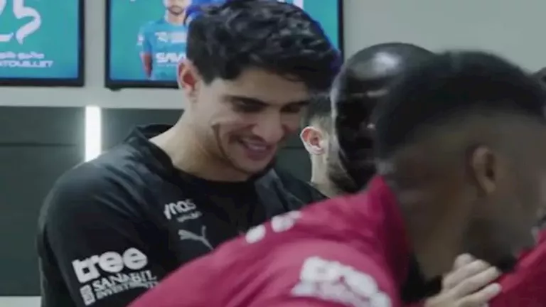 13 صورة لاحتفال الهلال السعودي بكوليبالي بعد تتويجه بأمم أفريقيا 2025