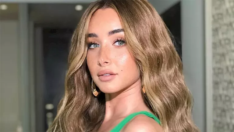 “سحر اللون الأسود”.. معلومات وصور عن إطلالة هنا الزاهد