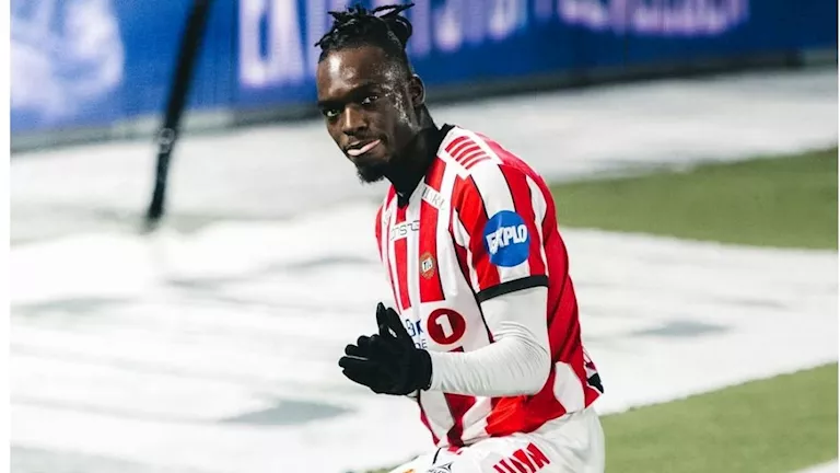 “الصفقة السادسة”.. الأهلي يعلن التعاقد مع الأنجولي يلسين كامويش