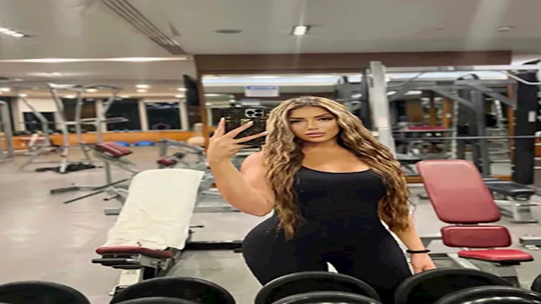 بعد صورها في إيطاليا.. 20 صورة لأجرأ إطلالات سارة سلامة