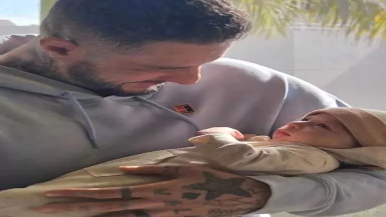 أحمد الفيشاوي ينشر صورة مع طفل ويعلق:”حبيب جدو”