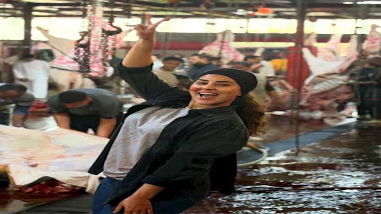 أيتن عامر تنشر صورا لها في “المدبح”.. والجمهور: المعلمة وقمر في كل حال