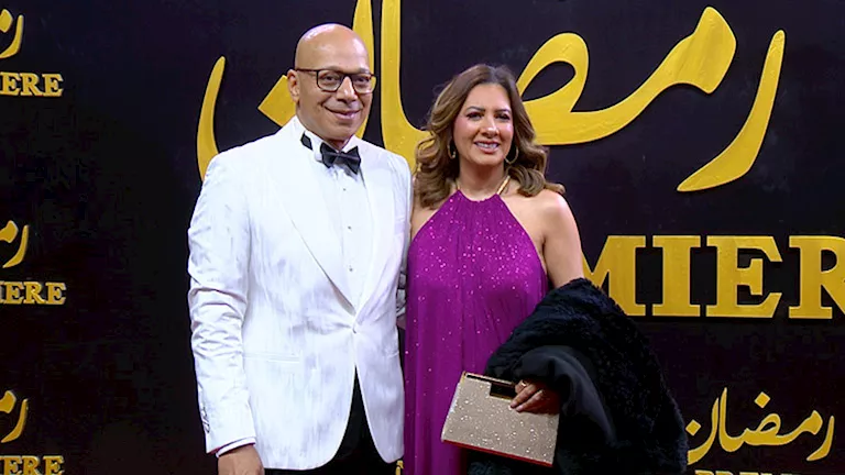 ظهور نادر لزوجته.. ضياء عبد الخالق يتالق في حفل المتحدة