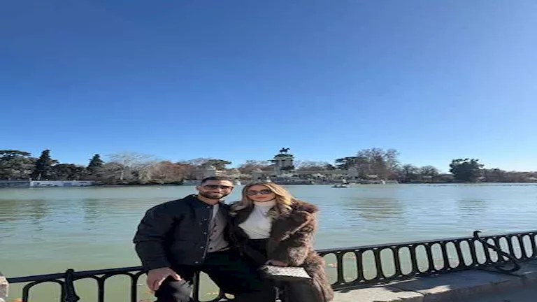 عمرو السولية ينشر 3 صور رفقة زوجته احتفالا بهذه المناسبة