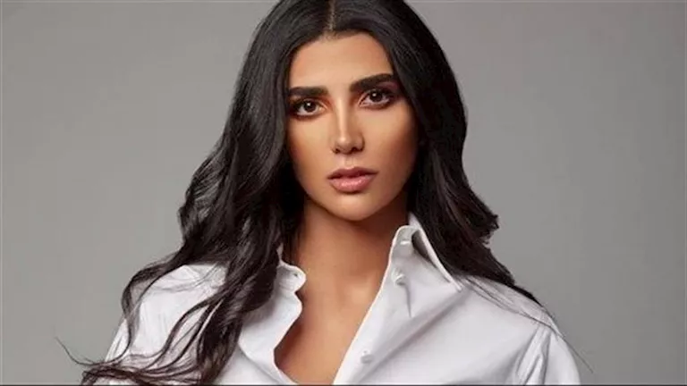 “سحر اللون الذهبي”.. ريم سامي تخطف الأنظار بإطلالتها