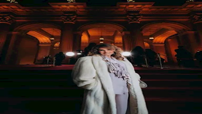 رمضان 2026.. يسرا تخطف الأنظار بإطلالة شتوية أنيقة في حفل المتحدة (صور