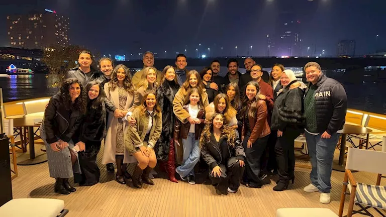 بالصور.. دنيا سمير غانم تحتفل بالعام الجديد وعيد ميلادها مع الأهل والأ