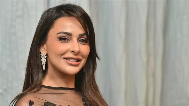 “بصيحة الظهر المكشوف”.. 5 صور ومعلومات عن إطلالة ميس حمدان